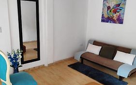 Cómodo estudio en la vía a termales